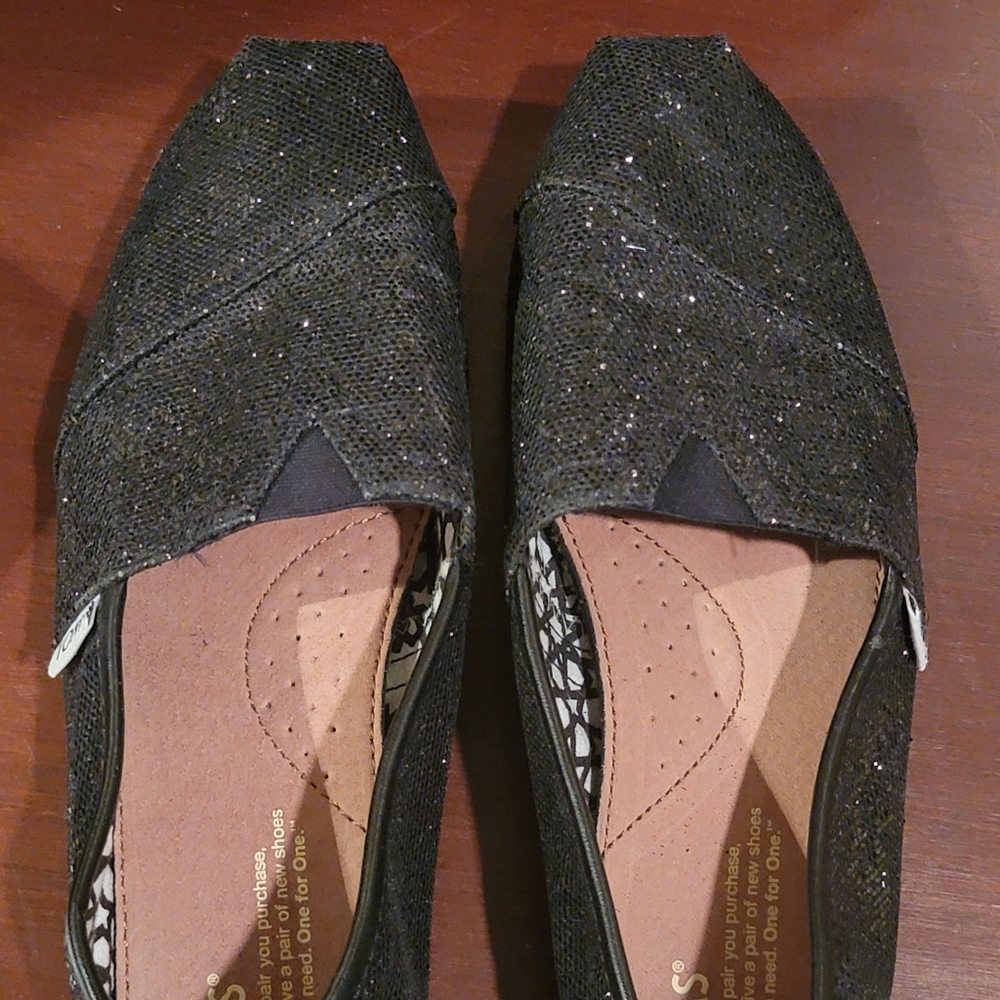 Women's black sparkly Toms size 8.5